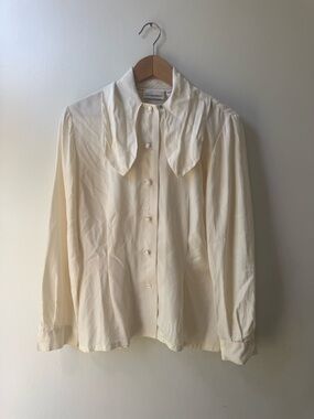Dana Buchman Cream 100% silk Button-Front Dress Shirt with Pointed Collar